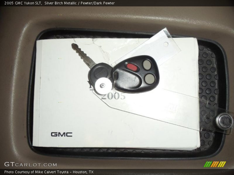 Silver Birch Metallic / Pewter/Dark Pewter 2005 GMC Yukon SLT