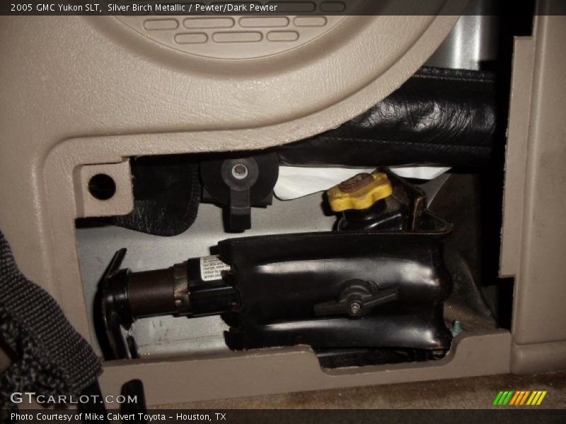 Silver Birch Metallic / Pewter/Dark Pewter 2005 GMC Yukon SLT