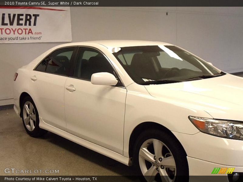 Super White / Dark Charcoal 2010 Toyota Camry SE