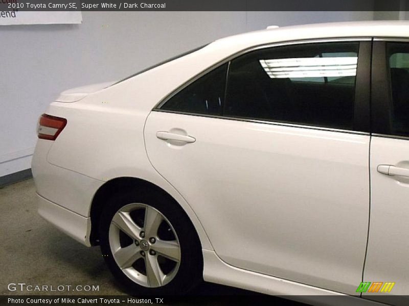 Super White / Dark Charcoal 2010 Toyota Camry SE