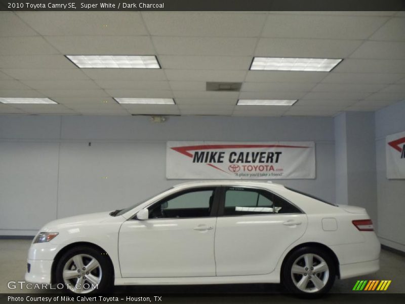 Super White / Dark Charcoal 2010 Toyota Camry SE
