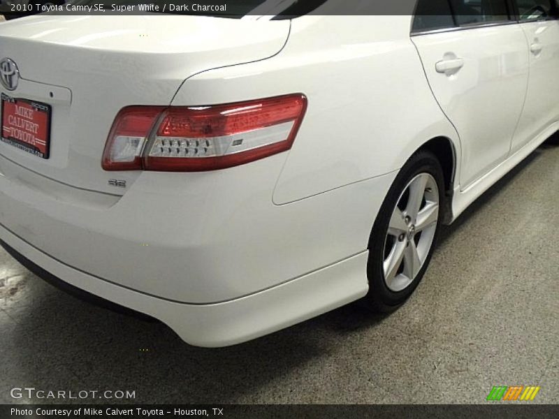 Super White / Dark Charcoal 2010 Toyota Camry SE
