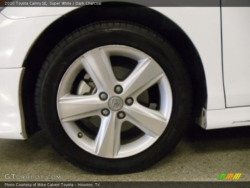 Super White / Dark Charcoal 2010 Toyota Camry SE