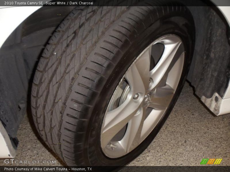 Super White / Dark Charcoal 2010 Toyota Camry SE