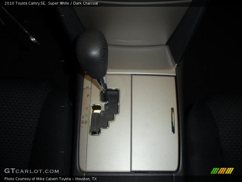 Super White / Dark Charcoal 2010 Toyota Camry SE