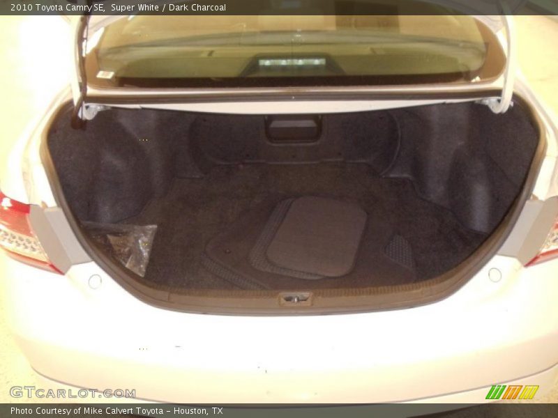 Super White / Dark Charcoal 2010 Toyota Camry SE