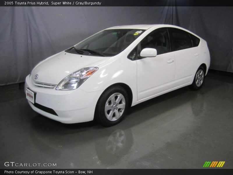 Super White / Gray/Burgundy 2005 Toyota Prius Hybrid