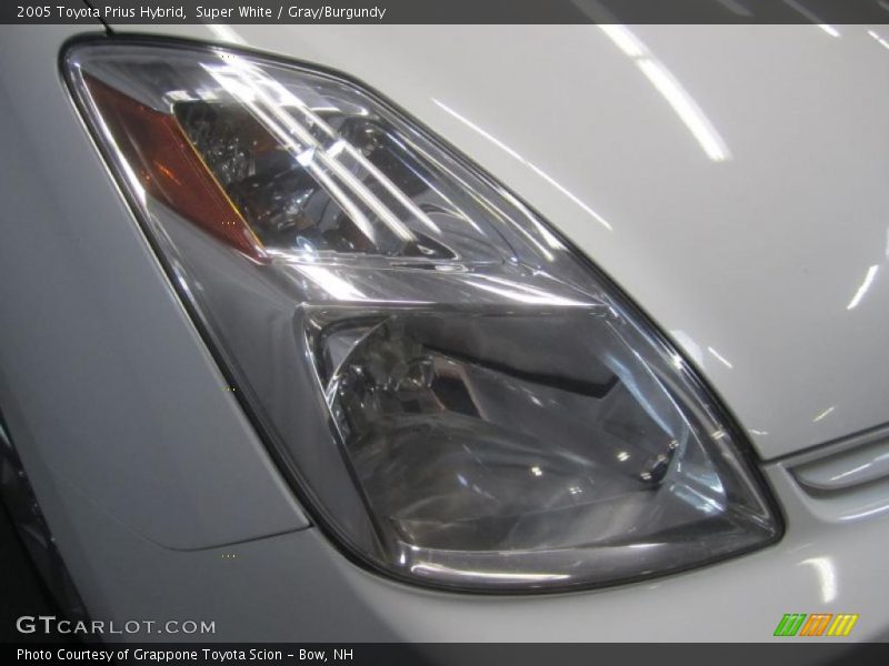 Super White / Gray/Burgundy 2005 Toyota Prius Hybrid