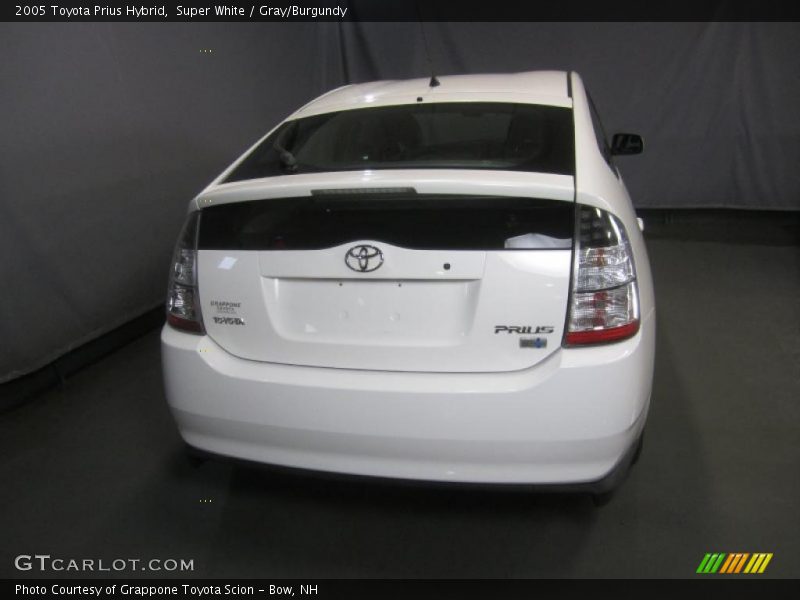 Super White / Gray/Burgundy 2005 Toyota Prius Hybrid