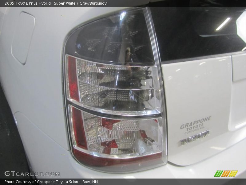 Super White / Gray/Burgundy 2005 Toyota Prius Hybrid