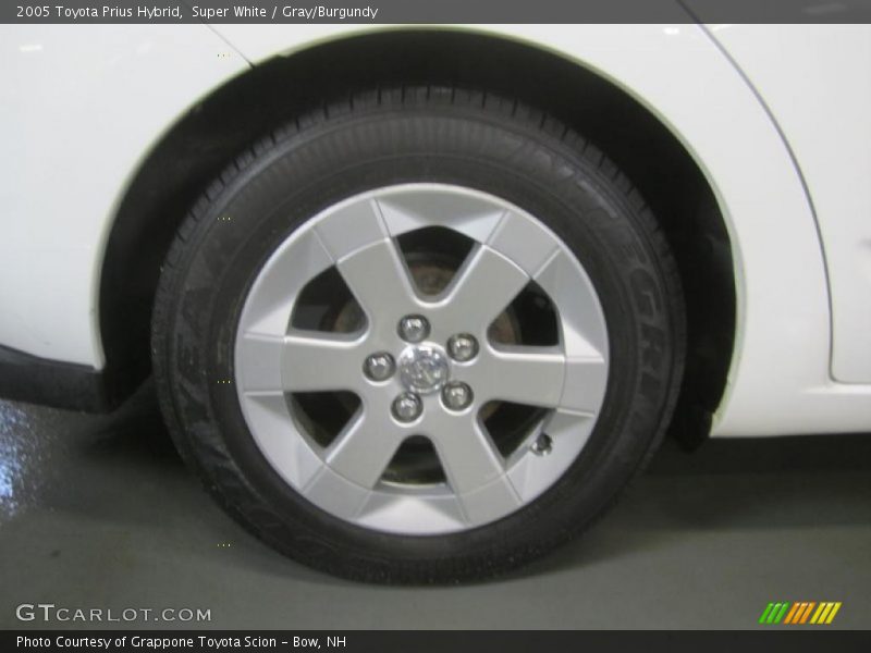 Super White / Gray/Burgundy 2005 Toyota Prius Hybrid