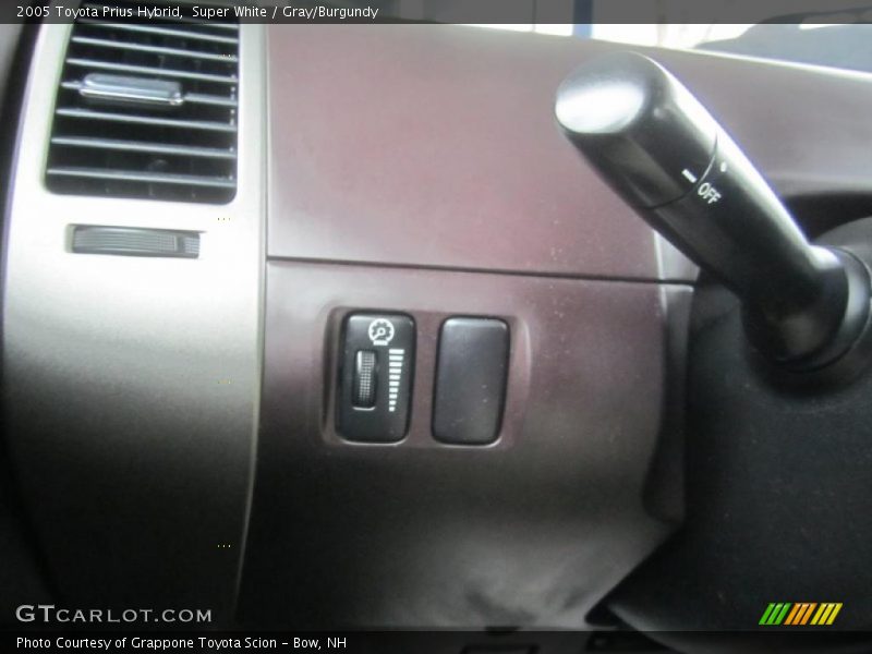 Super White / Gray/Burgundy 2005 Toyota Prius Hybrid