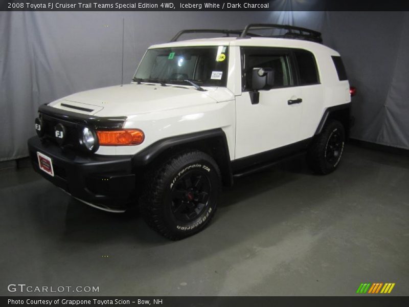 Front 3/4 View of 2008 FJ Cruiser Trail Teams Special Edition 4WD