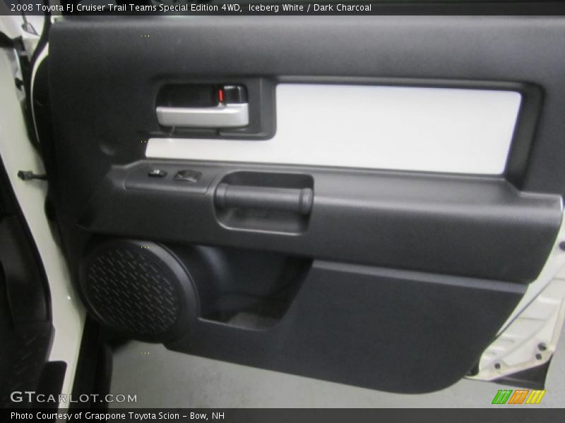 Door Panel of 2008 FJ Cruiser Trail Teams Special Edition 4WD