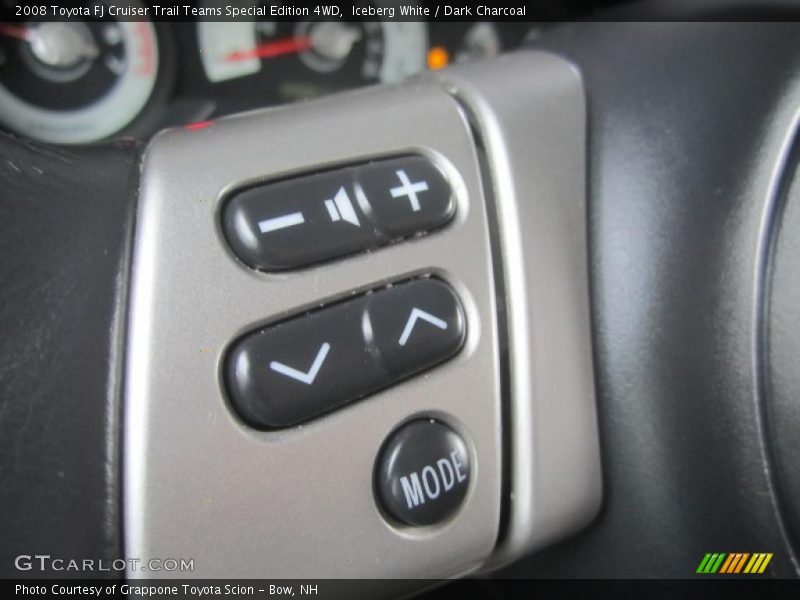 Controls of 2008 FJ Cruiser Trail Teams Special Edition 4WD