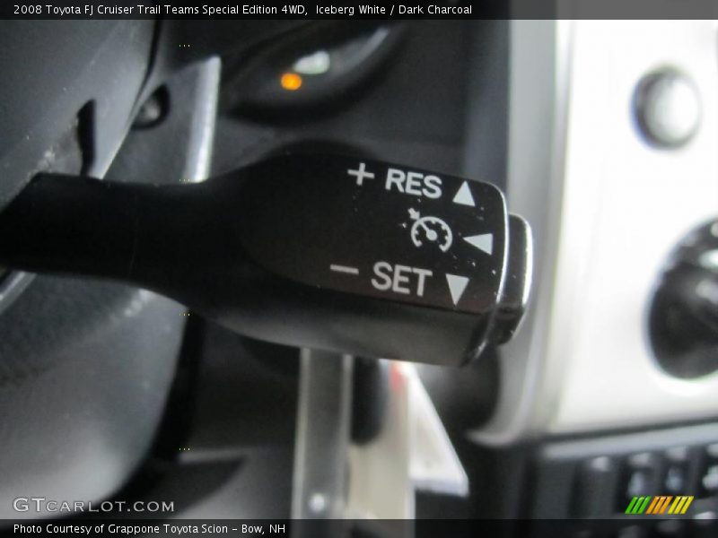 Controls of 2008 FJ Cruiser Trail Teams Special Edition 4WD