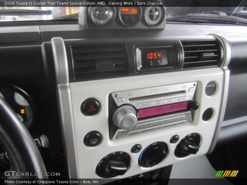 Controls of 2008 FJ Cruiser Trail Teams Special Edition 4WD