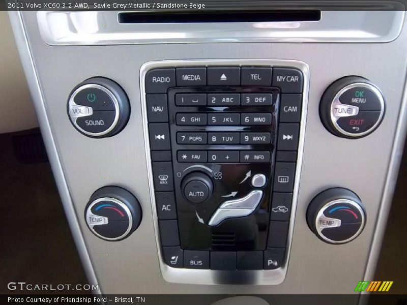 Controls of 2011 XC60 3.2 AWD