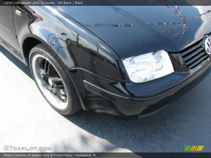 Uni Black / Black 1999 Volkswagen Jetta GL Sedan