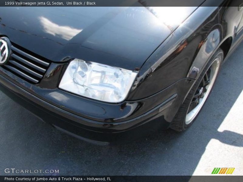 Uni Black / Black 1999 Volkswagen Jetta GL Sedan