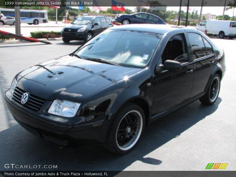 Uni Black / Black 1999 Volkswagen Jetta GL Sedan