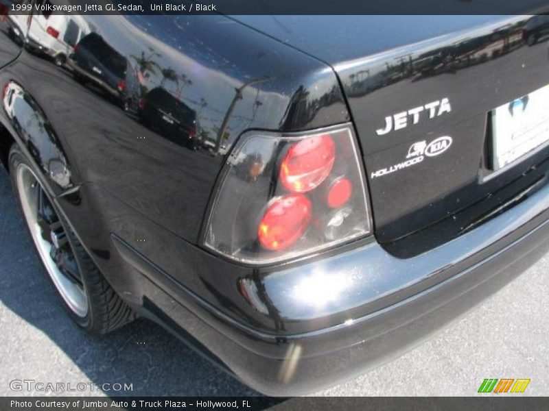 Uni Black / Black 1999 Volkswagen Jetta GL Sedan