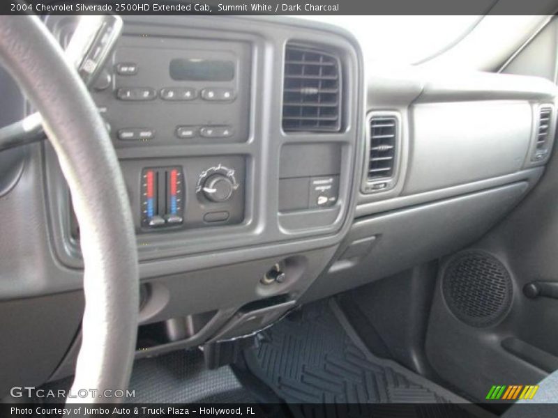Summit White / Dark Charcoal 2004 Chevrolet Silverado 2500HD Extended Cab
