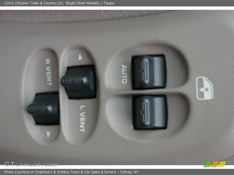 Bright Silver Metallic / Taupe 2001 Chrysler Town & Country LXi