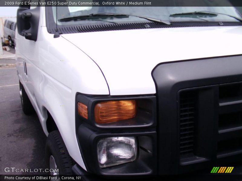Oxford White / Medium Flint 2009 Ford E Series Van E250 Super Duty Commercial