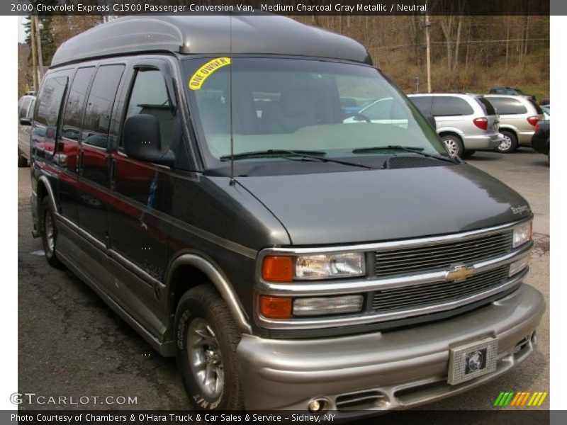 Front 3/4 View of 2000 Express G1500 Passenger Conversion Van