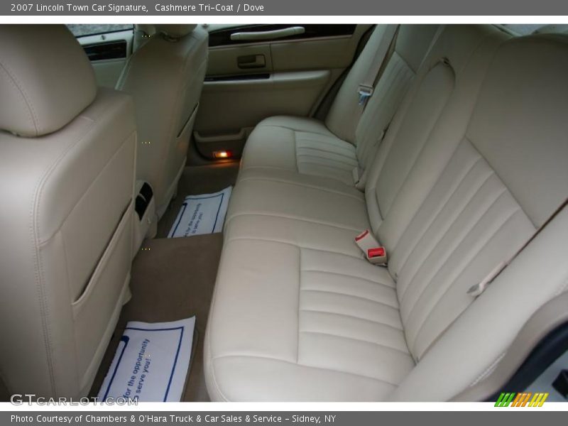  2007 Town Car Signature Dove Interior