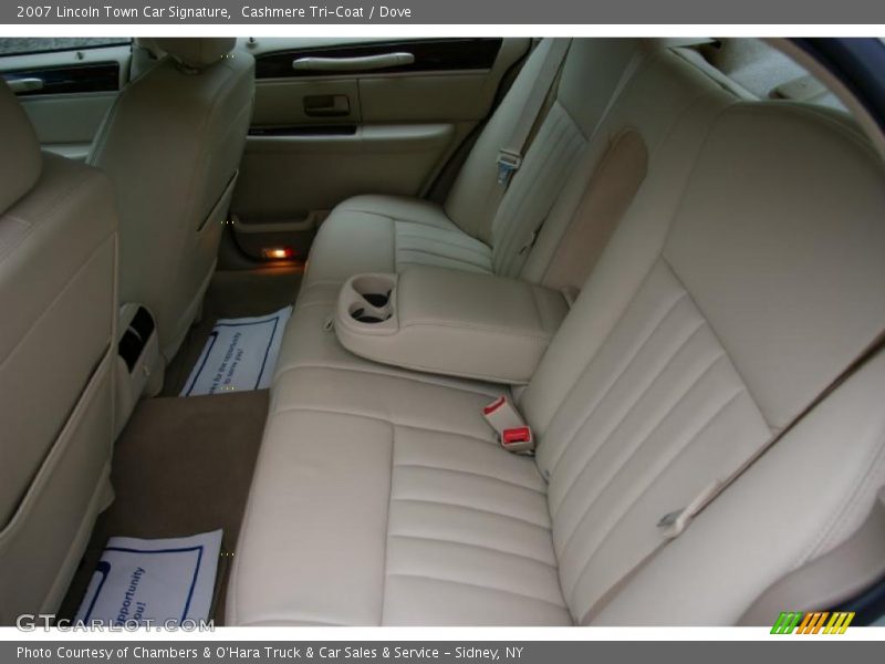  2007 Town Car Signature Dove Interior