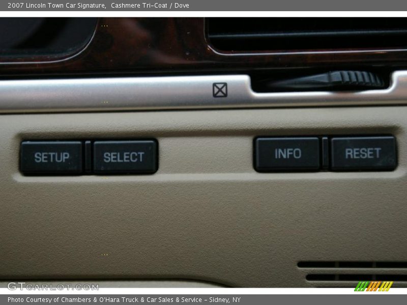 Cashmere Tri-Coat / Dove 2007 Lincoln Town Car Signature
