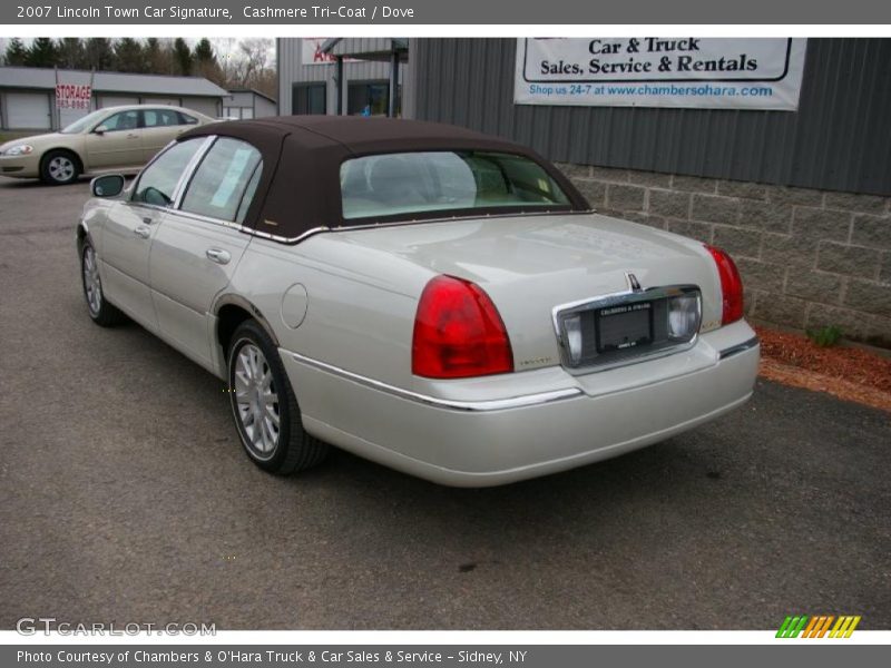 Cashmere Tri-Coat / Dove 2007 Lincoln Town Car Signature