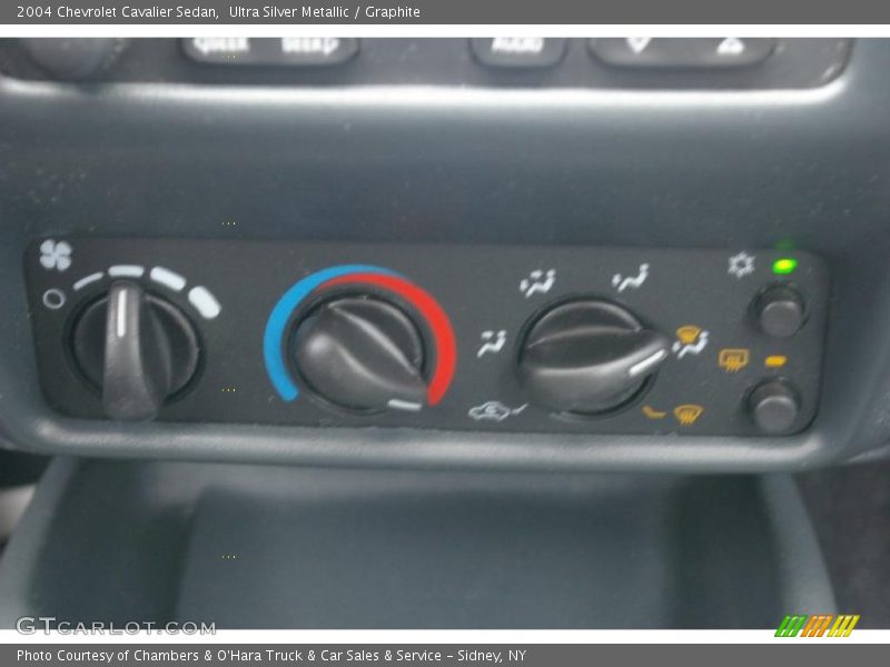 Ultra Silver Metallic / Graphite 2004 Chevrolet Cavalier Sedan