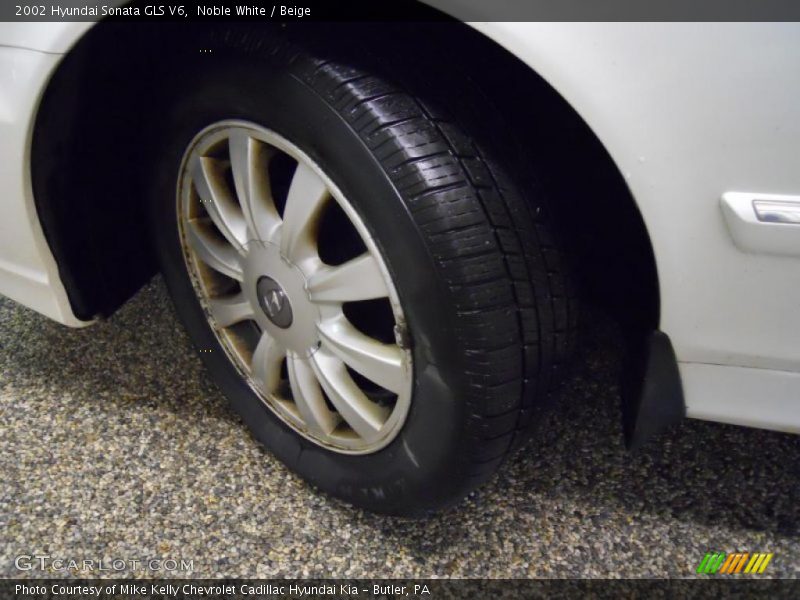 Noble White / Beige 2002 Hyundai Sonata GLS V6