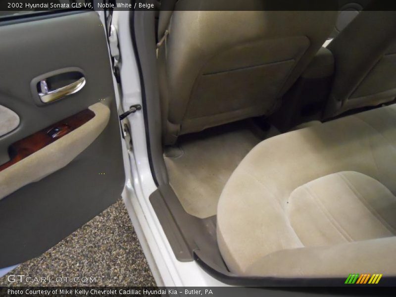 Noble White / Beige 2002 Hyundai Sonata GLS V6