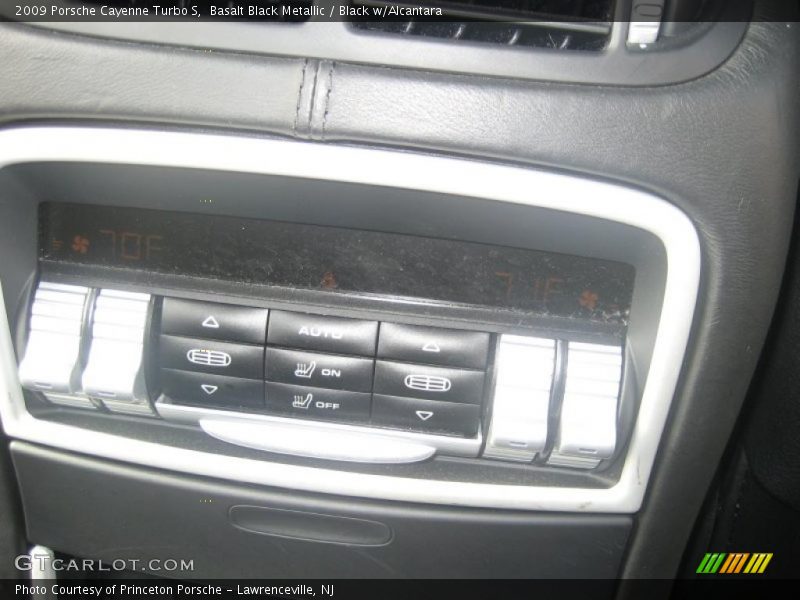 Controls of 2009 Cayenne Turbo S