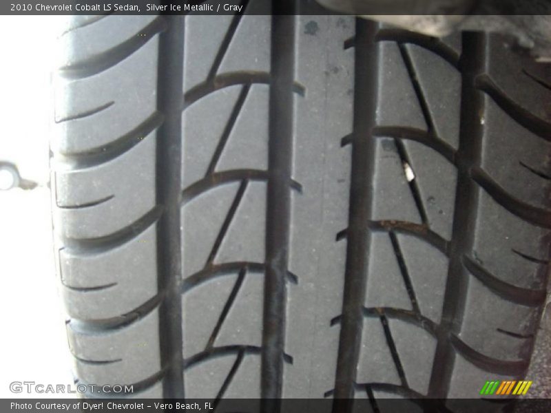 Silver Ice Metallic / Gray 2010 Chevrolet Cobalt LS Sedan