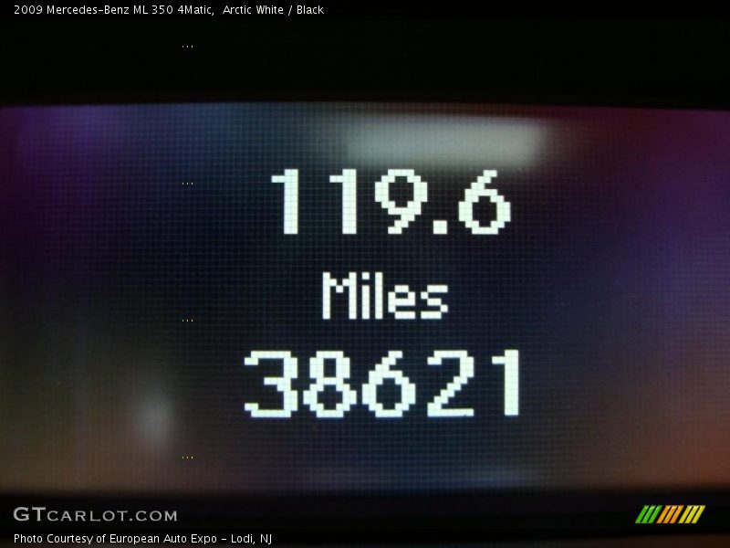 Arctic White / Black 2009 Mercedes-Benz ML 350 4Matic