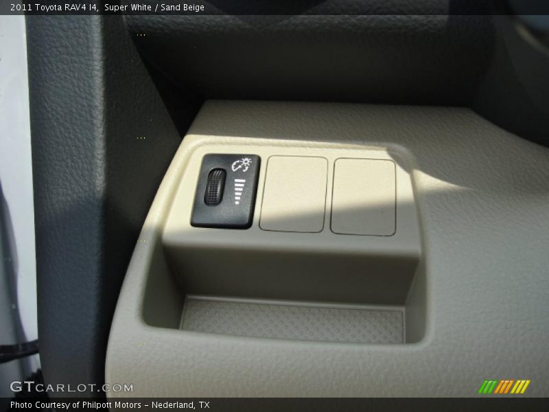 Super White / Sand Beige 2011 Toyota RAV4 I4