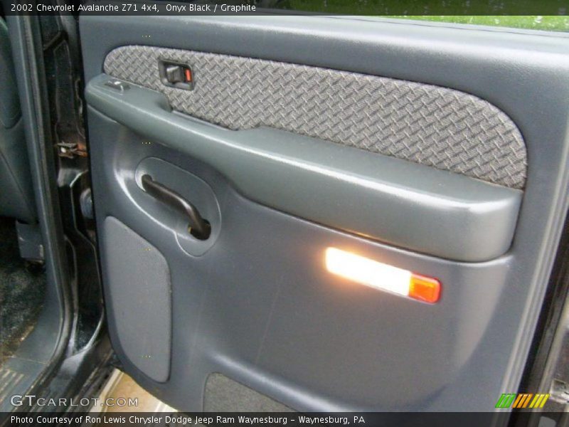 Onyx Black / Graphite 2002 Chevrolet Avalanche Z71 4x4