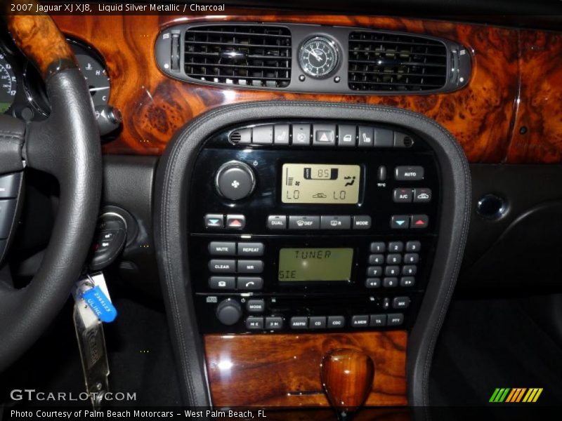 Controls of 2007 XJ XJ8