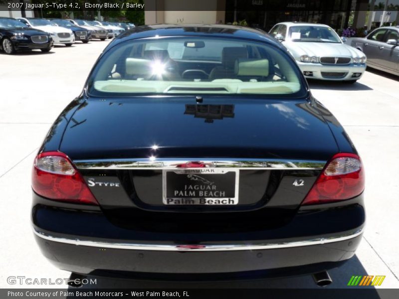 Ebony Black / Barley 2007 Jaguar S-Type 4.2