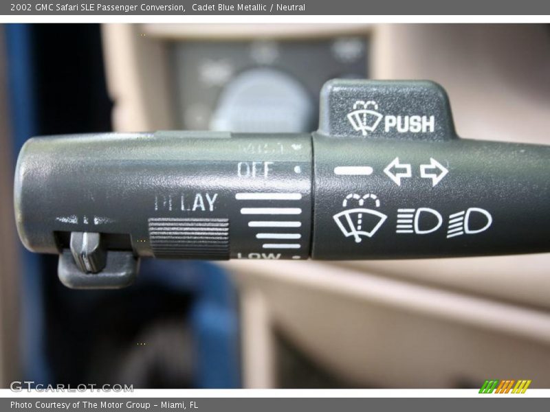 Controls of 2002 Safari SLE Passenger Conversion