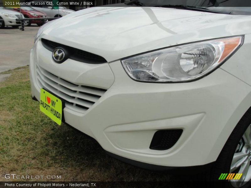 Cotton White / Black 2011 Hyundai Tucson GLS