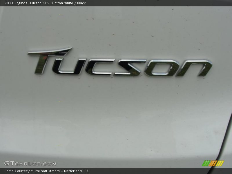 Cotton White / Black 2011 Hyundai Tucson GLS