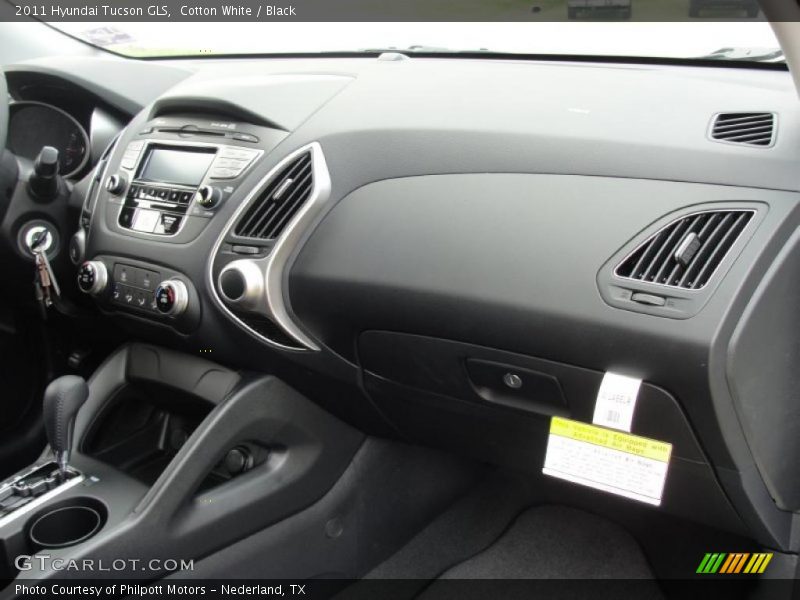 Dashboard of 2011 Tucson GLS