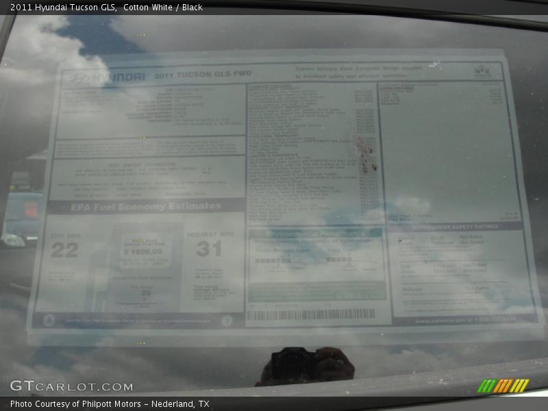 Cotton White / Black 2011 Hyundai Tucson GLS