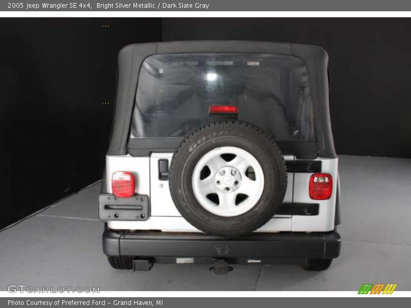 Bright Silver Metallic / Dark Slate Gray 2005 Jeep Wrangler SE 4x4